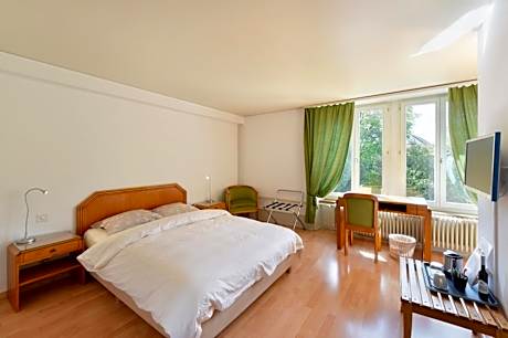 Double room with large bed