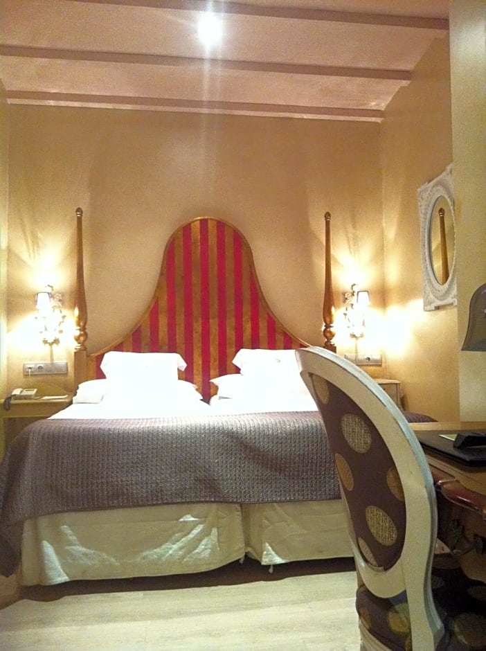 Photo 1 of 6 of Budget 2 Beds