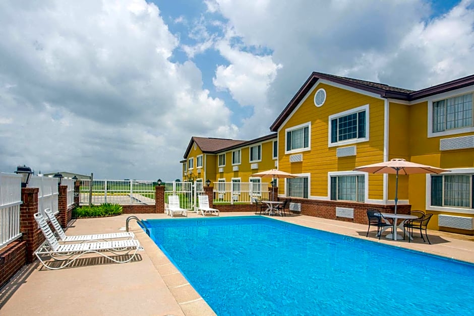 Days Inn by Wyndham Lake Village