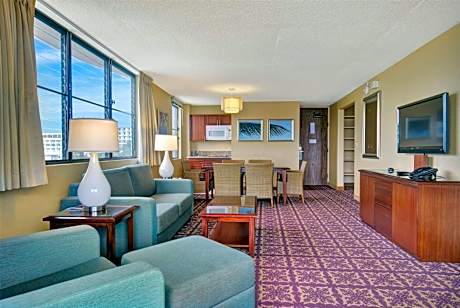 2 Queen Beds 1-Bedroom Oceanfront Suite Non-Smoking