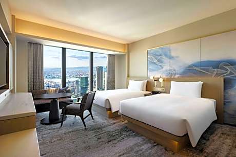 Scenic Twin Room with Two Double Beds and City View - High Floor