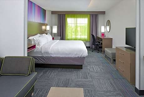 King Suite with Sofa Bed - Communication Accessible