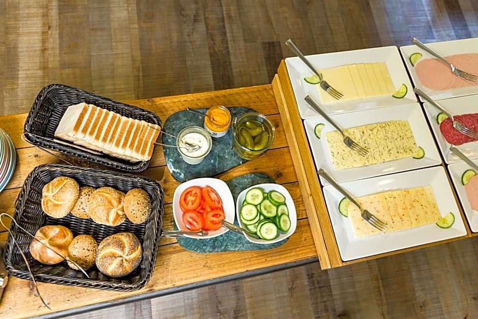 Five Reasons Hostel & Hotel