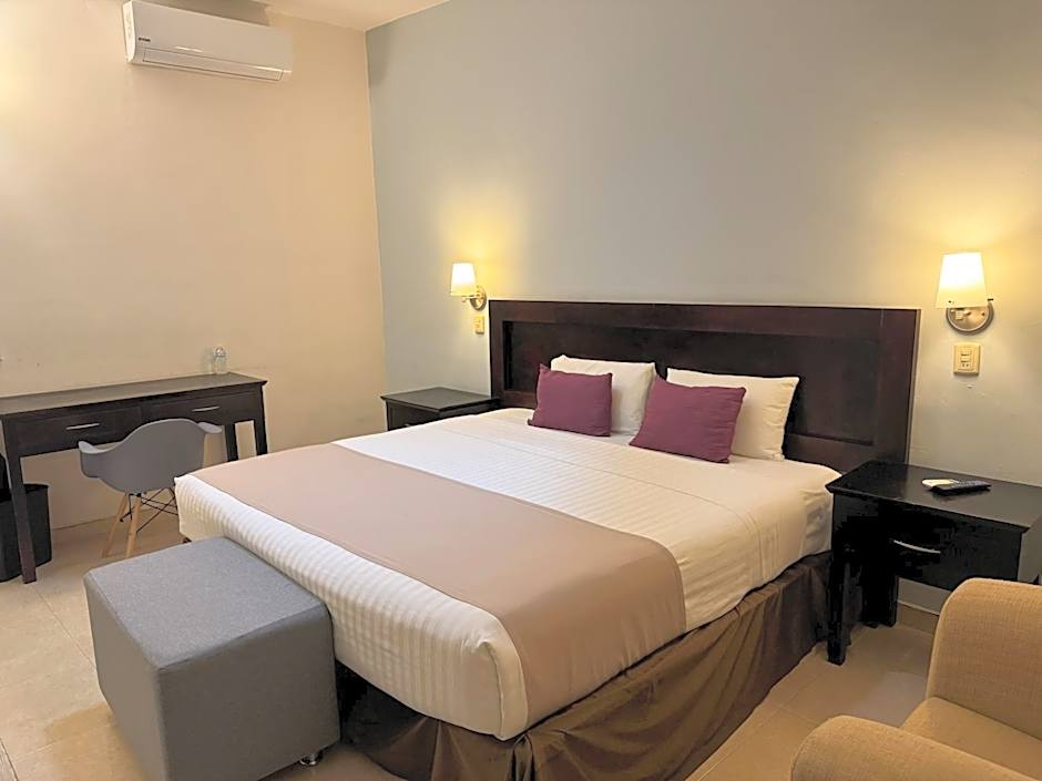 Photo 1 of 4 of Superior 1 King Bed