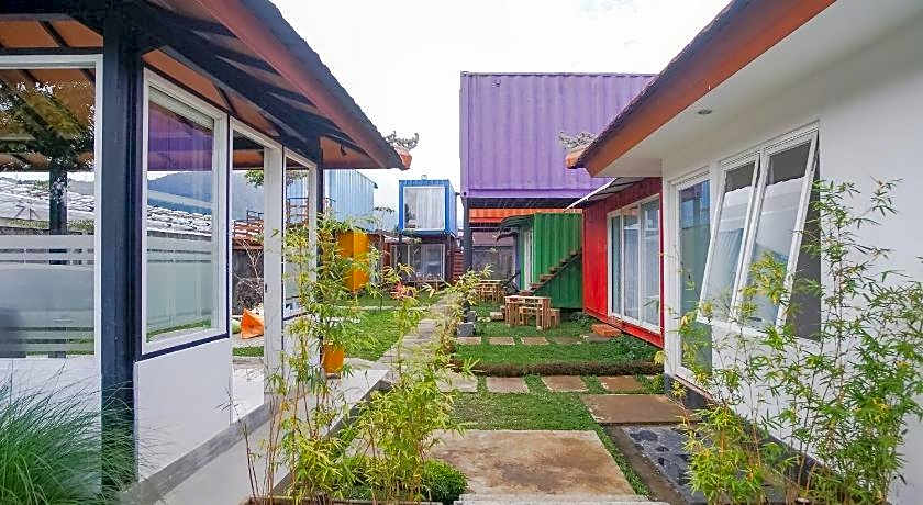 Container Smart Stay (CSS)