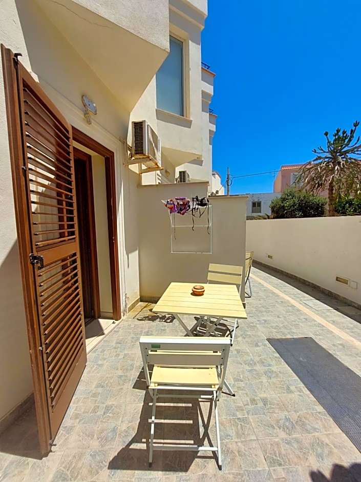 Hotel Il Faro Della Guitgia Tommasino