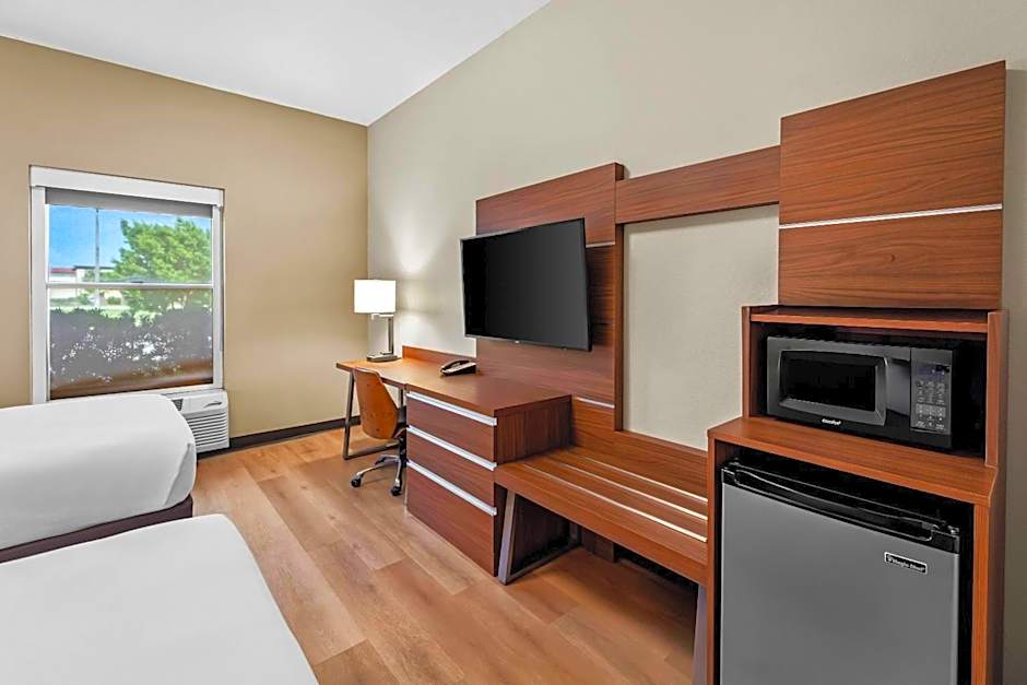 Days Inn & Suites by Wyndham Fort Myers Near JetBlue Park