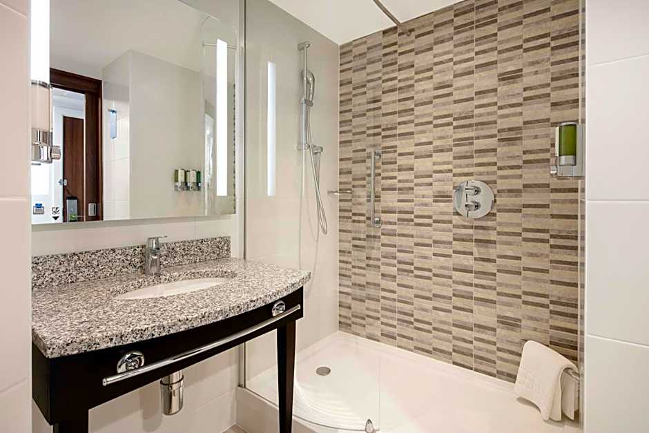 Hampton By Hilton London Stansted Airport