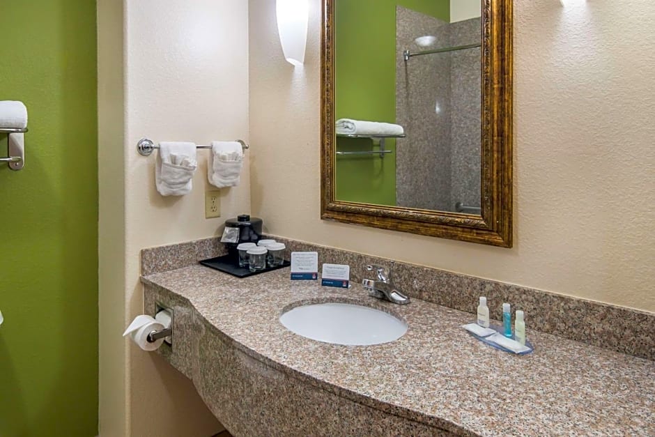 Clarion Inn & Suites Weatherford South