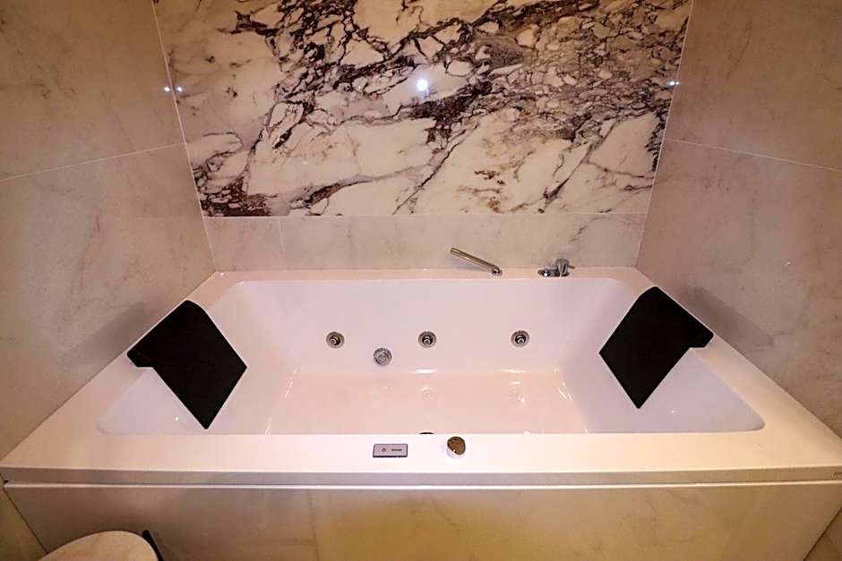 Aron Only Suites Bed and Breakfast