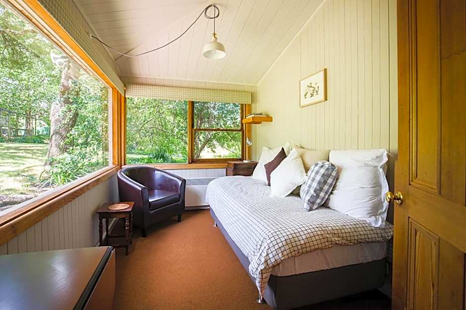 Braeside Mount Macedon Country Retreat Bed and Breakfast
