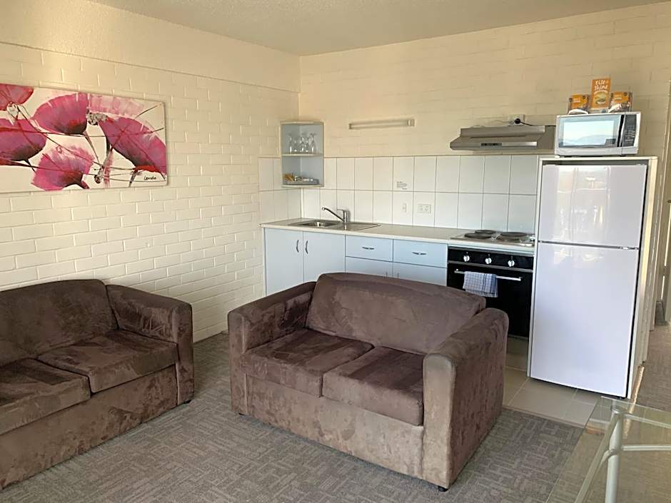 Adina Place Motel Apartments