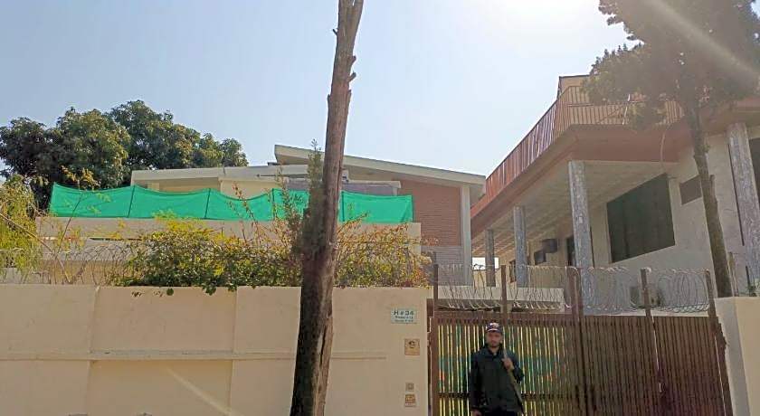 Luxury Moon Guest House – Islamabad, OH