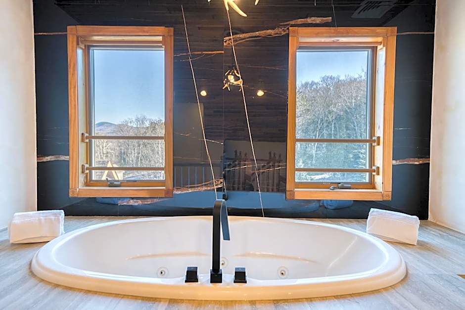 The Haüs Windham - Spacious Suites, Hot Tub, Mountain Views!