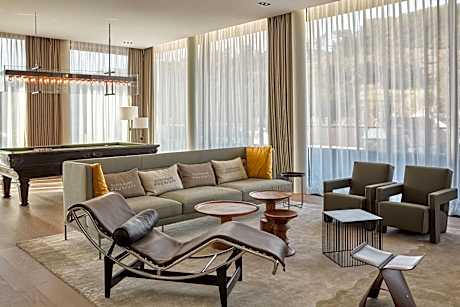 Master Suite, 1 Bedroom Suite, 1 King, Corner room, Balcony