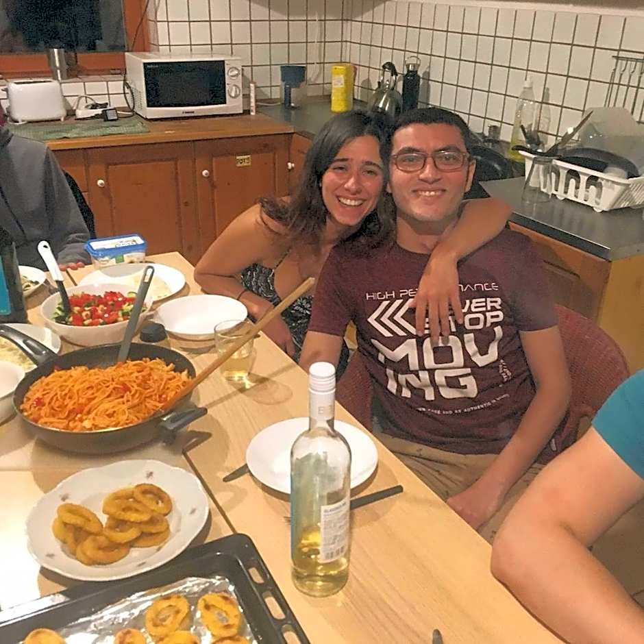 Balazs Guesthouse - in a green area, with our own garden - next to Metro 4 station