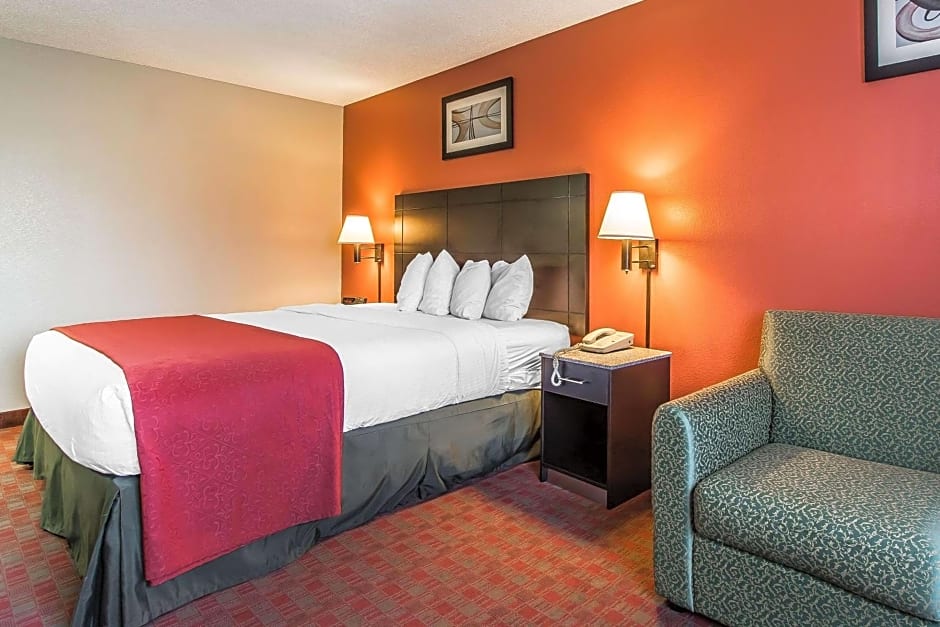 Quality Inn & Suites La Vergne