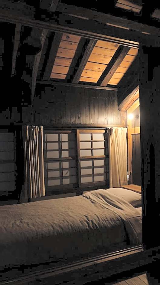 Hostel & Tatami Bar Uchikobare -内子晴れ-