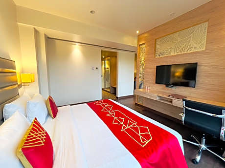 1 King Bed, Mobility Accessible Room, Non-Smoking