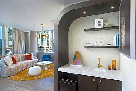 Vista Suite, 1 King Bed, Non Smoking (1 King Bed)