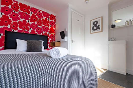 Single Room with Shared Toilet