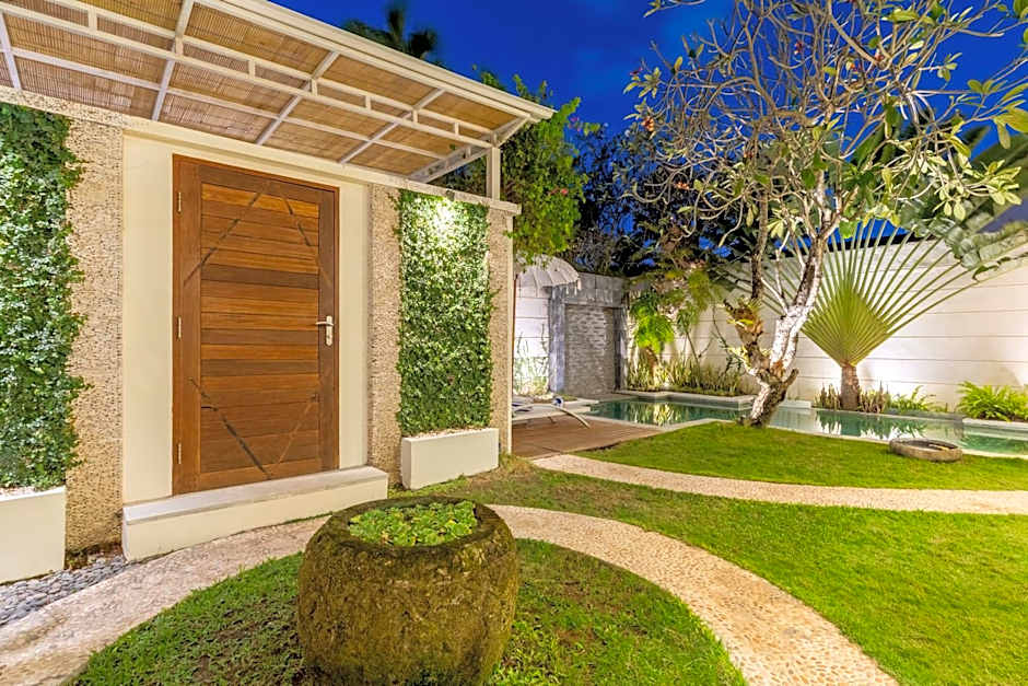 Villa Lumut 3 Bedrooms Central Seminyak