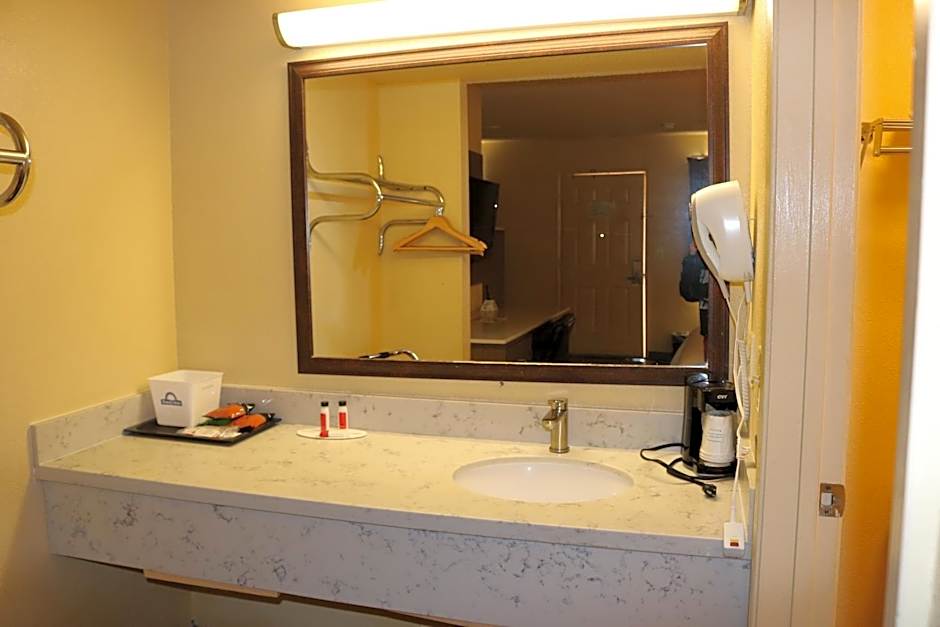 Days Inn by Wyndham Fresno South