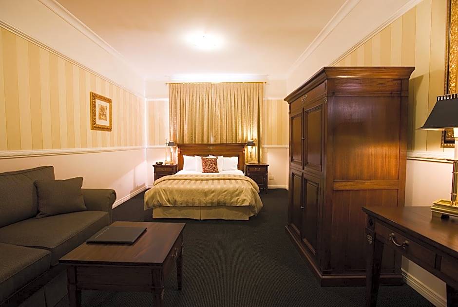 Photo 1 of 5 of Executive Suite