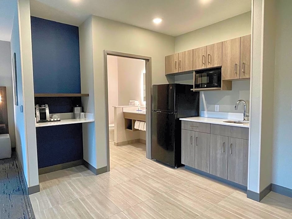Holiday Inn Express and Suites Ft. Smith Airport By IHG
