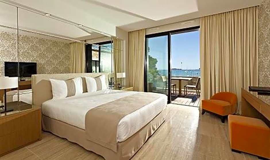 Photo 1 of 4 of Superior, Sea View
