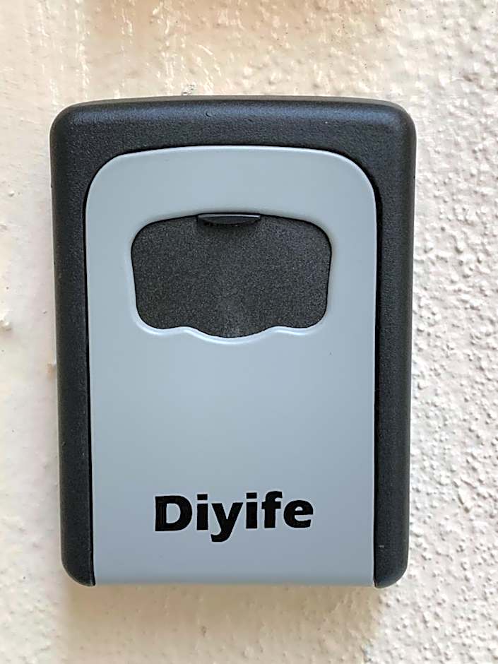 Maximum of 18 people can be rented in one building 3 minutes walk to Tomari Port 10 minutes drive to the airport No parking lot 30 seconds walk from paid parking lot warayunso port city May