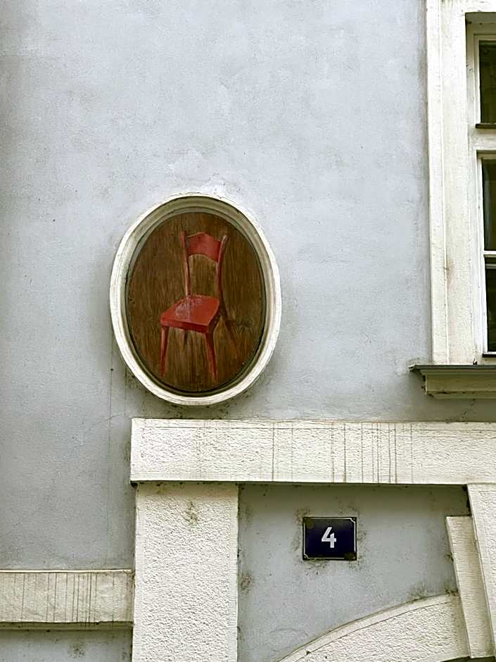 U Cervene zidle - Red Chair Hotel