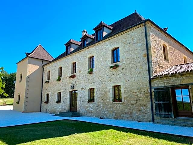 Domaine de Cazal - Chambres d'Hôtes avec piscine au cœur de 26 hectares de nature préservée