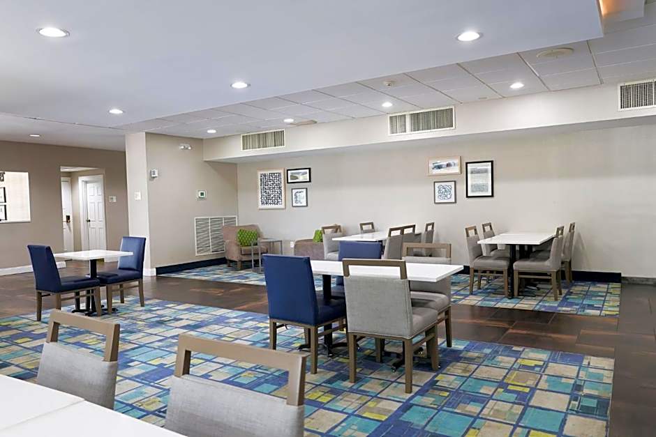 Garner Hotel Glen Burnie BWI Airport Area by IHG