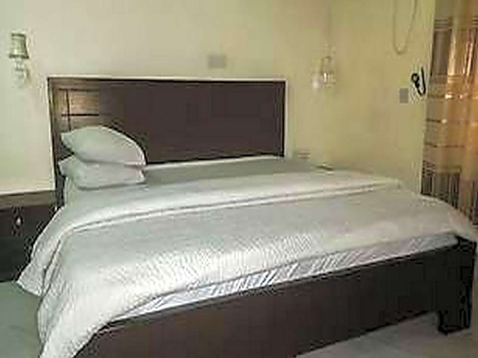 Carabana Hotel & Suites	