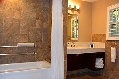 Executive King Accessible Room