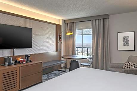 Club lounge access, Guest room, 1 King