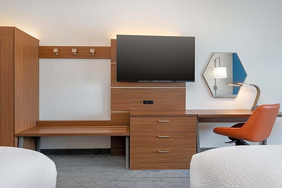 Holiday Inn Express Calhoun South By IHG