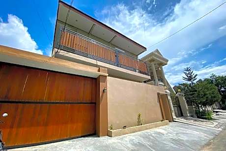 RedDoorz near Mojokerto Train Station