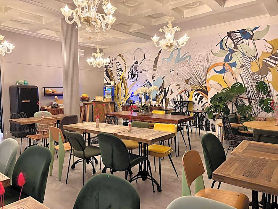 Urban Jungle Hotel Orleans --- ex Grand Hotel