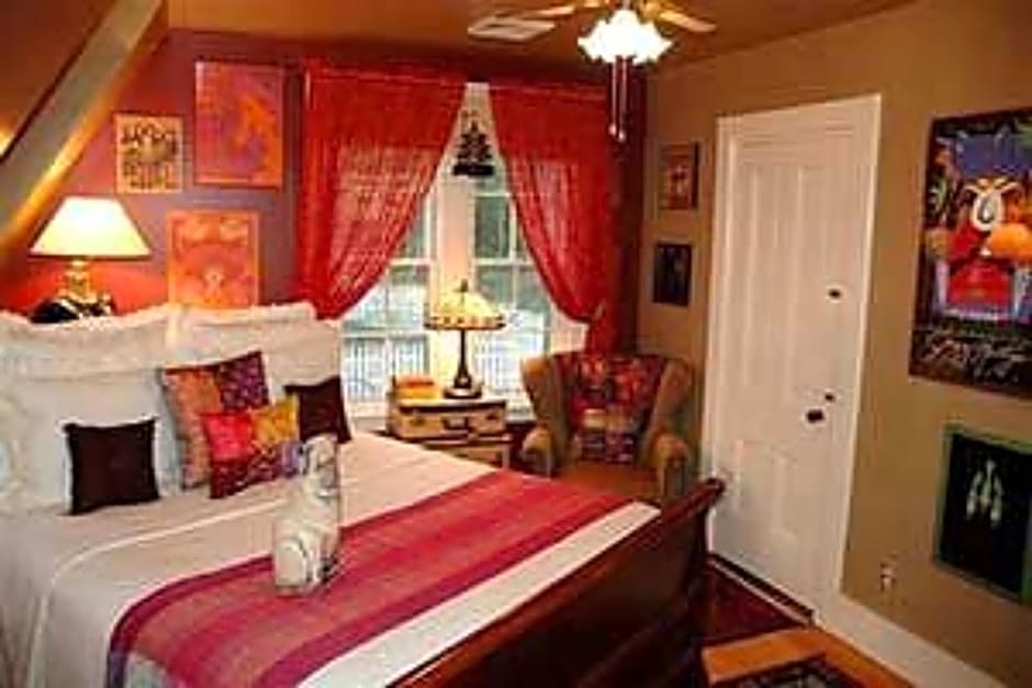 Red Elephant Inn Bed And Breakfast