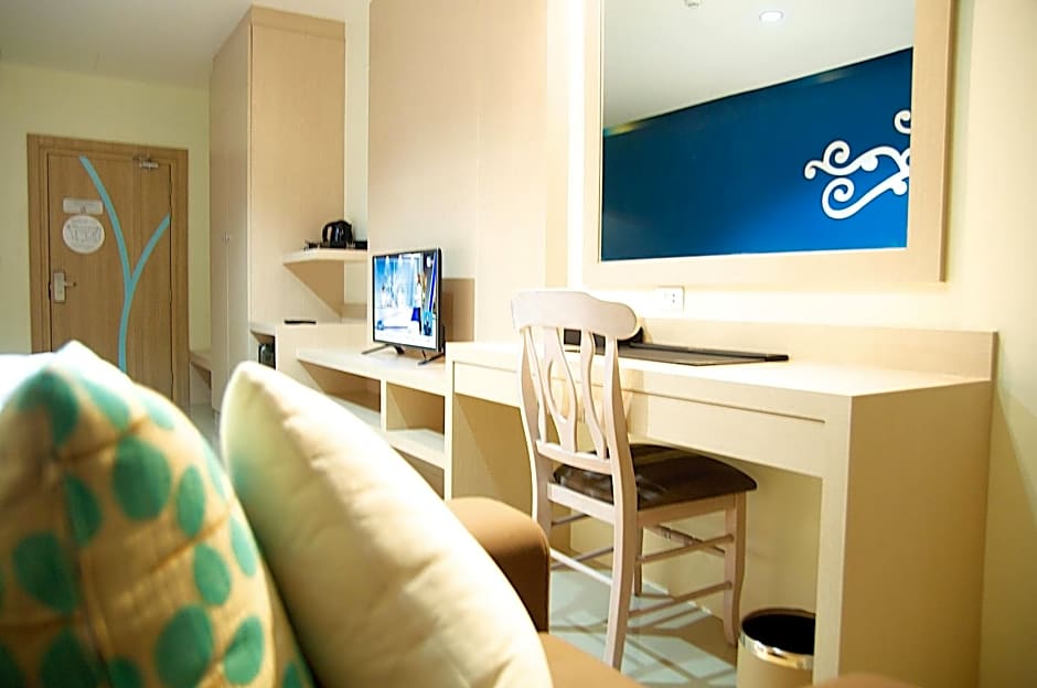 Jolly Suites&Spa Petkasem