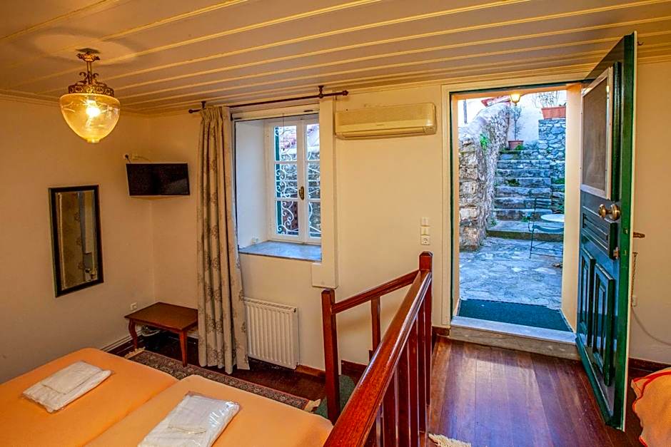 Byron Traditional Hotel