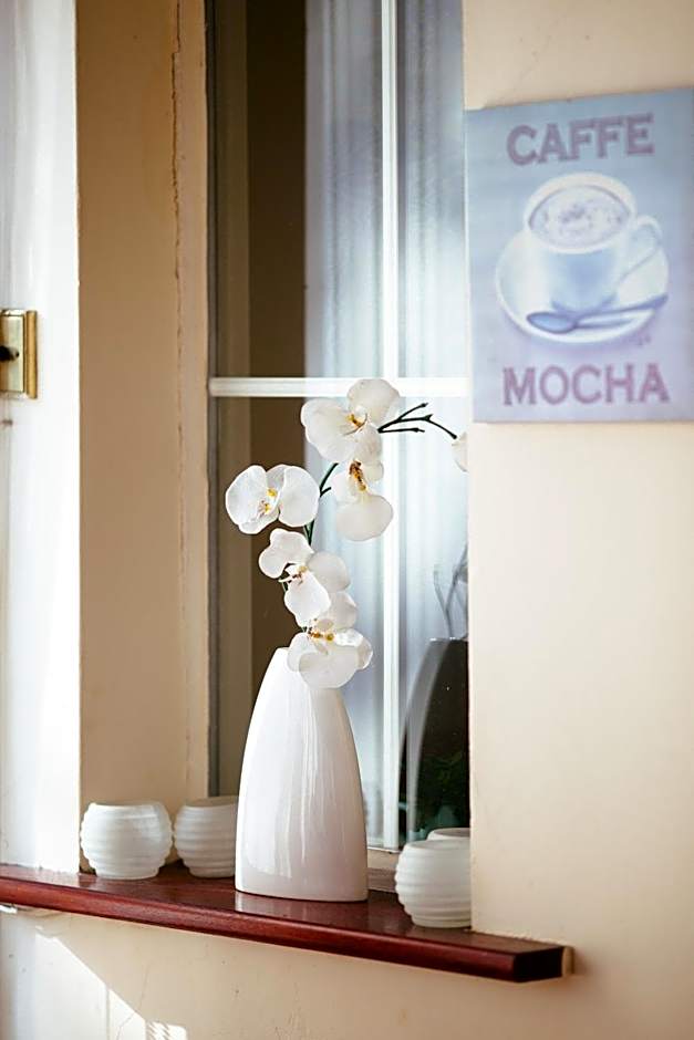 Pymgate Lodge Airport Hotel