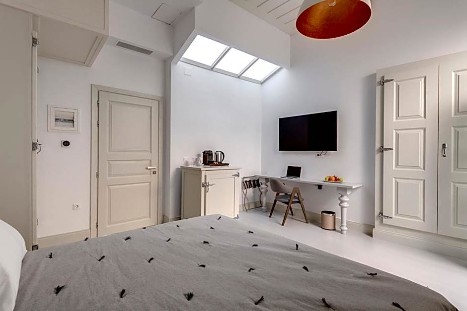 Skylight - 1873 Seafront Luxury Suites on the Harbor, City Center