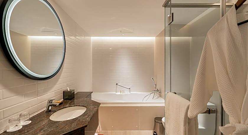 DoubleTree by Hilton Bangkok Ploenchit