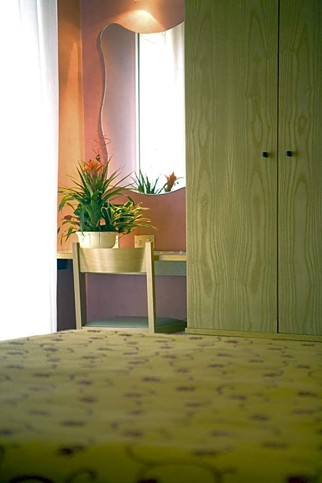 Hotel Junior by OasiGroup Hotels