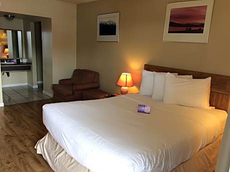 Queen Suite - Smoking