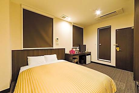 Deluxe Double Room with Shower - Non-Smoking
