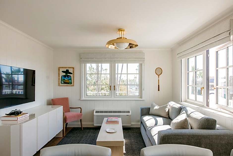 Bay Shores Peninsula Hotel